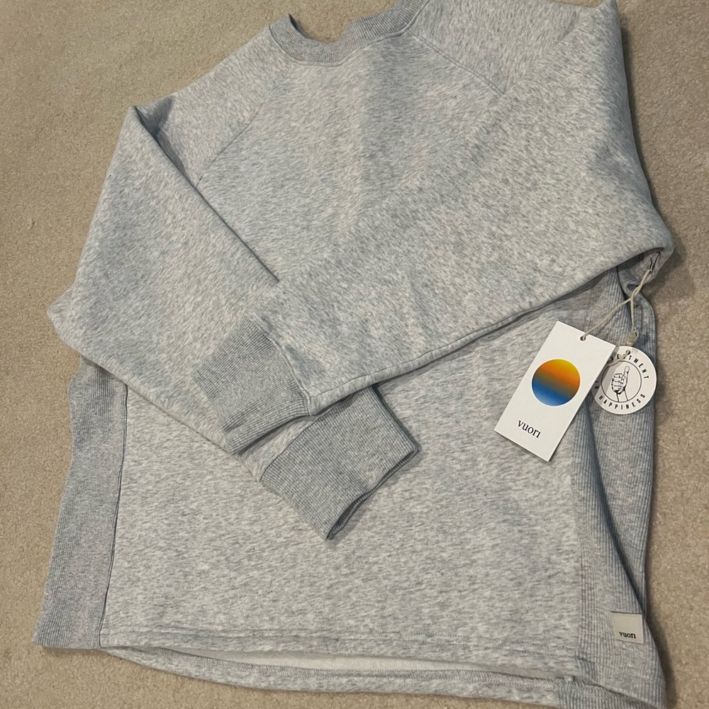Vuori long sleeve sweatshirt